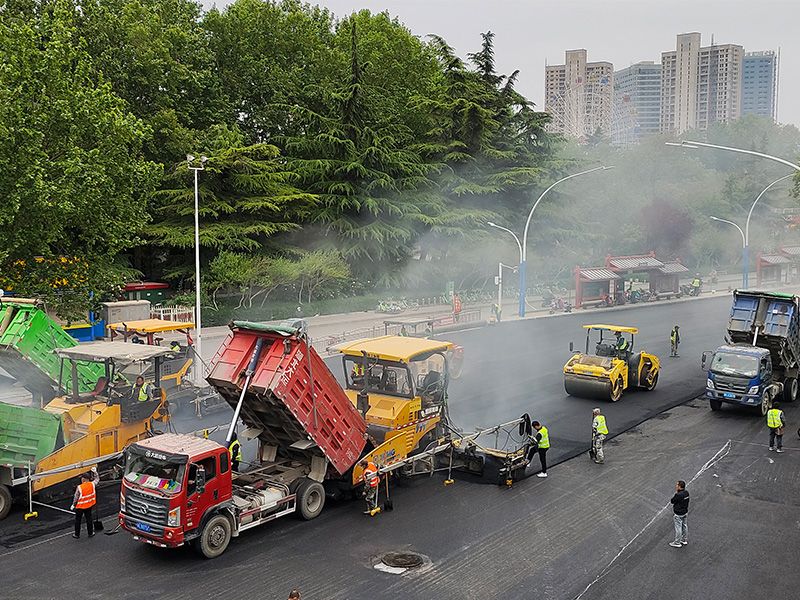 施工現(xiàn)場四機(jī)聯(lián)鋪